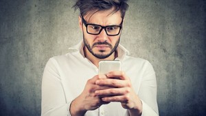 Ženáč doplatil na klamstvá na zoznamke: Prezradil ho jediný detail na fotografii!