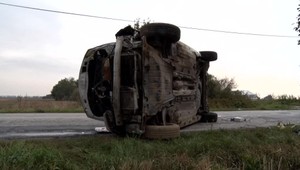 Dvaja elektrikári sa zranili pri náraze do stĺpa