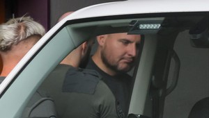 Proces s Bombicom pokračuje. Na súd ho prišli podporiť známe tváre