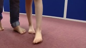 Plochým nohám u detí sa dá zabrániť.  Aj takouto veselou zábavou!