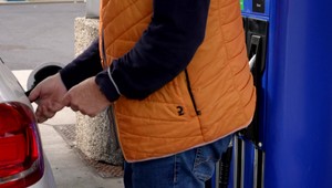 Ceny pohonných hmôt by teoreticky ešte mohli klesnúť. V hre je aktuálne nižšia spotrebná daň