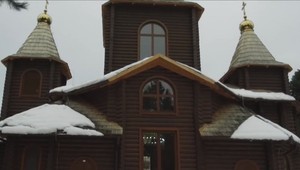 V Snine sa pýšia nádherným dreveným chrámom. Má ale jednu chybu, zvony sa ešte neozvali