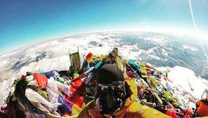 Tony odpadu na streche sveta. Mount Everest dopláca na ľahostajnosť ľudí