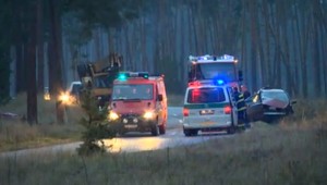 Muž narazil do stromu, viezol sa s bábätkom