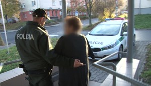 Žena mala niekoľkokrát bodnúť manžela. Ten tvrdí, že všetko bolo inak