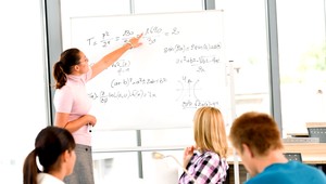 Fico prisľúbil učiteľom dvetisíc nových bytov, v tých čo sú ale nikto bývať nechce