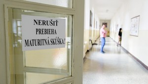Škola pre niektorých začne opravnou maturitou. Čaká na ňu viac ako tisíc maturantov