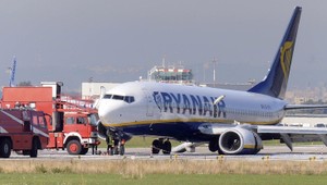 Lietadlo Ryanair núdzovo pristálo. Vsalo veľkého vtáka