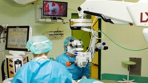 Očný lekár: Pijete v týchto horúčavách málo vody? Pozor, môže sa vám odtrhnúť sietnica!