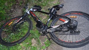 Opitý vodič zrazil cyklistu, ktorý na mieste zomrel. Z miesta nehody ušiel