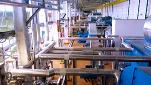 Pri jadrovej elektrárni bolo počuť silný hluk. Ľudia vybiehali do ulíc