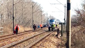 Vlak sa zrazil s autom, zomreli dvaja mladí ľudia (†19, †17)