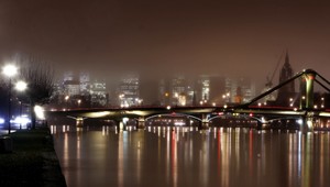 Vianočný trh vo Frankfurte evakuovali kvôli darčeku pre bezdomovca