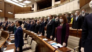 Parlament schválil lokalizáciu telefónov