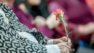 Muž sa vydával za policajta. Seniorov okradol o tisíce eur