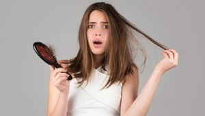 Žena prezradila, čo jej pomohlo pri padaní vlasov: Urobila 4 jednoduché zmeny, z výsledku je nadšená