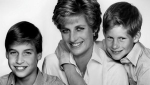 Williama na škole ŠIKANOVALI, princezná Diana ho nevedela brániť