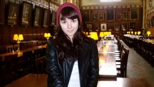 Spoznávate túto obľúbenú speváčku? Z roztomilého dievčatka sa stala sexi dračica!