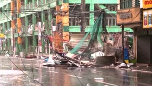 Nárazy vetra, záplavy aj zosuvy pôdy. Tajfún Mangkhut za sebou necháva desivú spúšť a už aj obete