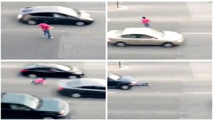 Premávka v plnom prúde, tomuto šialencovi to neprekáža!