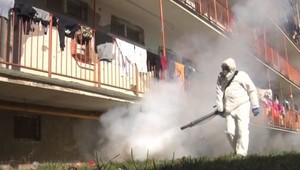 Kým jedni povolali súkromnú firmu, druhí  využili dobrovoľných hasičov. V Sabinove a Prešove dezinfikujú ulice