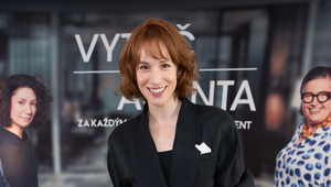 Čierna rozhodne nemusí byť nudná! Inšpirujte sa outfitmi Táni Pauhofovej