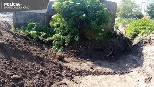 Evakuácia zdravotného strediska v Petržalke, bola nájdená munícia