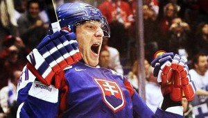 Marián Hossa priletel do Soči so zlomeným prstom na nohe