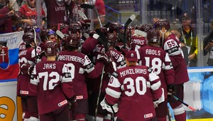 Lotyšských hokejistov okradli! Šampionátom otriasa škandál