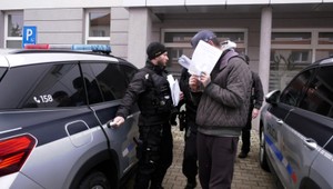 Bábätko s podliatinami zomrelo v nemocnici. Polícia obvinila matku a jej partnera z týrania