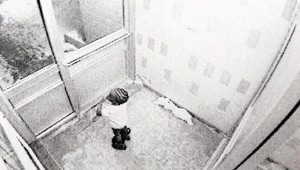 Trojročný chlapček sa vymkol a zamrzol