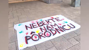 Na východnom Slovensku vyšli do ulíc: Rušenie pôrodnice odmietajú