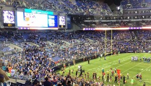 Fenomén Phelps. V Amerike prerušili zápas a držali mu palce