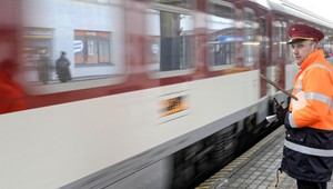 Pre požiar blízko železničnej trate odkláňajú vlaky