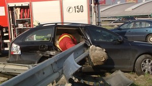 Vážna nehoda v Bratislave! Oktávia vpálila do autobusu