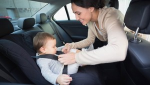 TOTO môže deťom v aute zachrániť život: 2-minútový trik by mal poznať každý rodič