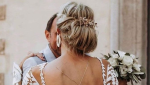 V týchto svadobných šatách je vidieť neveste až do žalúdka