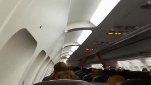 Lietadlo smerujúce do Británie núdzovo pristálo v Prahe. Na palube bolo hlásené výbušné zariadenie