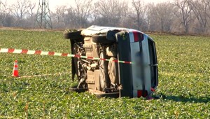 Vodič nezvládol šmykľavú cestu a havaroval. O život prišiel jeho nevlastný syn