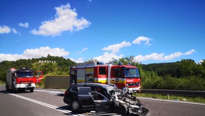 Vážna dopravná nehoda na R2: Kamión vošiel do protismeru, zrazil sa s autom