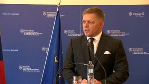 Robert Fico sa nahlas dištancoval od krajín V4
