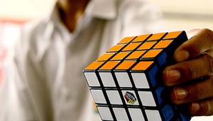 Robotický majster v skladaní Rubikovej kocky