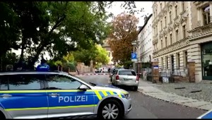 Strelec zavraždil dvoch ľudí neďaleko nemeckej synagógy. Ku krviprelievaniu došlo počas židovského sviatku