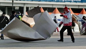 Pre silný vietor evakuovali olympijský park Kangnung