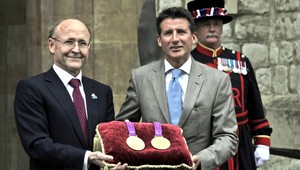 Lekár odporučil britským športovcom, aby sa vyhli podávaniu rúk