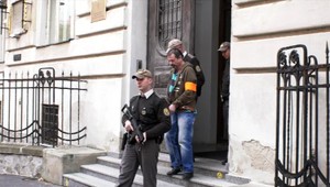 Autor detektívok stíhaný za členstvo v skupine takáčovcov chce na slobodu