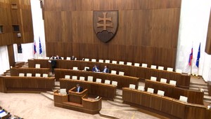 SaS a OĽaNO dajú do utorka pripomienky k spôsobu otvárania listov