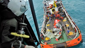 Lietadlo spoločnosti AirAsia pred pádom údajne vybuchlo