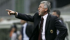 Tréner Chelsea Ancelotti nechce v osemfinále milánske AC
