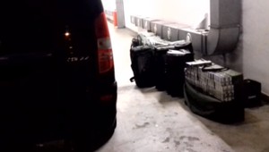 Diplomat prichytený pri pašovaní 2250 kartónov cigariet